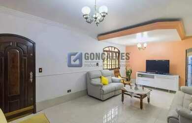 Imagem: A casa possui 4 Dormitórios, 2 Banheiros, 2 Vagas na garagem