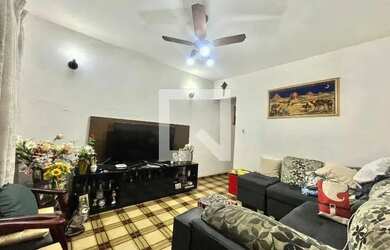 Imagem: A casa possui 2 Dormitórios, 2 Banheiros, 2 Vagas na garagem