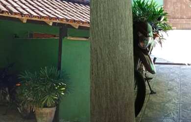 Imagem: A casa possui 2 Dormitórios, 2 Banheiros, 2 Vagas na garagem