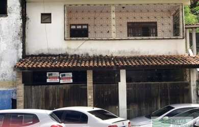 Imagem: A casa possui 3 Dormitórios, 2 Banheiros, 1 Vaga na garagem