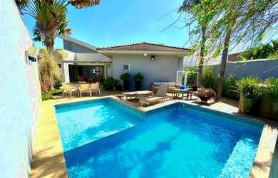 Imagem: A casa em condomínio possui 5 Dormitórios, 5 Banheiros, 3