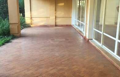 Imagem: A casa possui 3 Dormitórios, 5 Banheiros, 5 Vagas na garagem