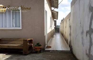 Imagem: A casa possui 2 Dormitórios, 1 Banheiro, 2 Vagas na garagem