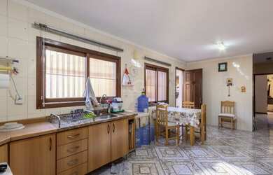 Imagem 10: Casa em Tristeza. Piscina, Churrasqueira, Varandae200m² de Área