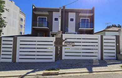 Imagem: A casa possui 3 Dormitórios, 4 Banheiros, 5 Vagas na garagem