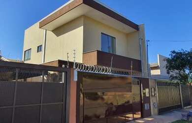 Imagem: A casa possui 3 Dormitórios, 2 Banheiros, 130m² de Área e