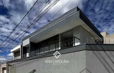 Imagem: A casa possui 3 Dormitórios, 3 Banheiros, 2 Vagas na garagem