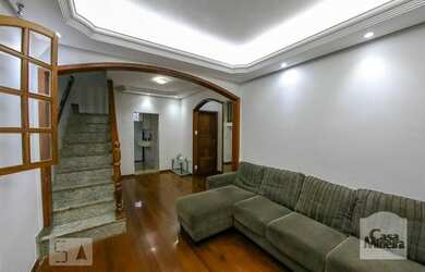 Imagem: A casa possui 4 Dormitórios, 4 Banheiros, 3 Vagas na garagem