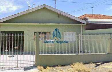 Imagem: A casa possui 2 Dormitórios, 2 Banheiros, 2 Vagas na garagem