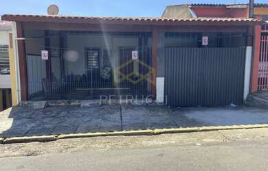 Imagem: A casa possui 5 Dormitórios, 2 Banheiros, 2 Vagas na garagem