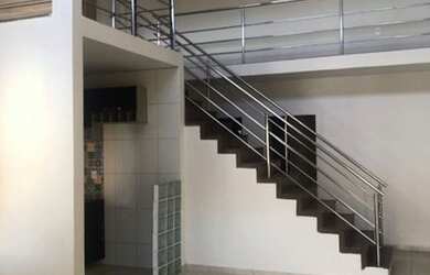 Imagem: A casa possui 3 Dormitórios, 1 Banheiro, 1 Vaga na garagem