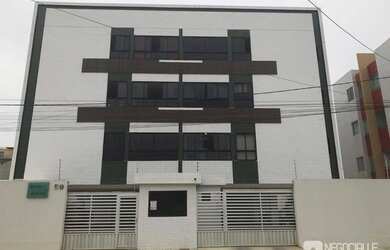 Imagem: O apartamento possui 2 Dormitórios, 1 Banheiro, 1 Vaga na garagem