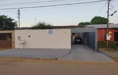 Imagem: A casa possui 3 Dormitórios, 2 Banheiros, 3 Vagas na garagem