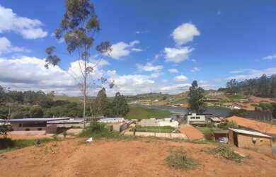 Imagem: O terreno possui 440m² de Área e está localizado em Barreira