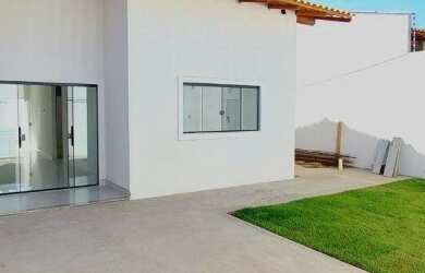 Imagem: A casa em condomínio possui 3 Dormitórios e está localizado