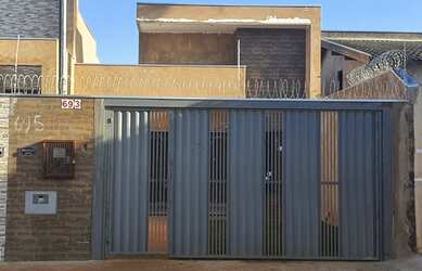 Imagem: A casa possui 3 Dormitórios, 2 Banheiros, 92m² de Área e