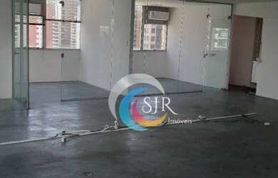 Imagem: O depósito possui 2 Vagas na garagem, 160m² de Área e está