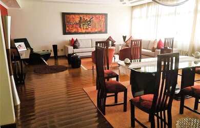 Imagem: O apartamento possui 5 Dormitórios, 5 Banheiros, 2 Vagas na