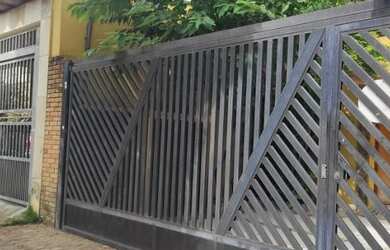 Imagem: A casa possui 4 Dormitórios, 5 Banheiros, 4 Vagas na garagem