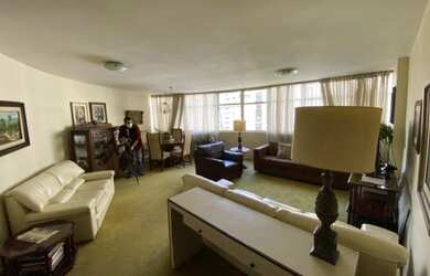 Imagem: O apartamento possui 3 Dormitórios, 1 Banheiro, 2 Vagas na