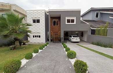 Imagem: A casa em condomínio possui 4 Dormitórios, 5 Banheiros, 4