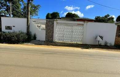 Imagem 1: CASA. Varanda, 3 Vagas na garageme3 Dormitórios