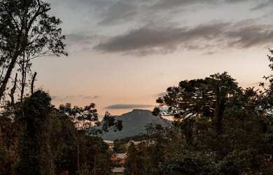 Imagem: O terreno possui 359m² de Área e está localizado em Gramado