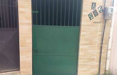 Imagem: A casa possui 2 Dormitórios e 1 Banheiro e está localizado