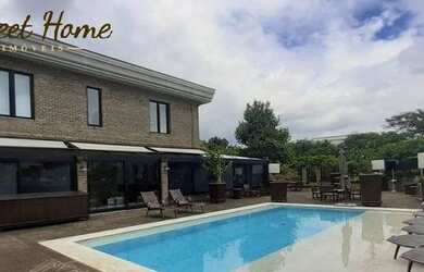 Imagem: A casa em condomínio possui 5 Dormitórios, 5 Banheiros, 5