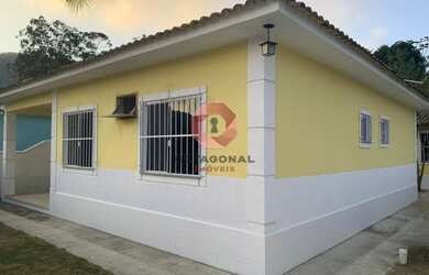 Imagem: A casa possui 4 Dormitórios, 3 Banheiros, 3 Vagas na garagem