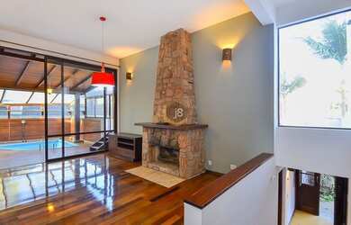 Imagem: A casa em condomínio possui 4 Dormitórios, 4 Banheiros, 3