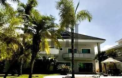 Imagem: A casa em condomínio possui 5 Dormitórios, 5 Banheiros, 3