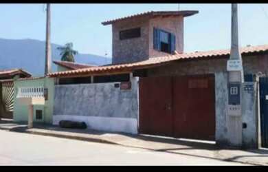 Imagem: A casa possui 2 Dormitórios, 1 Banheiro, 2 Vagas na garagem