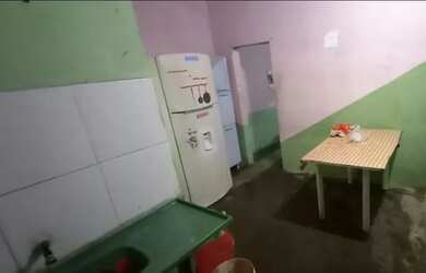 Imagem: A casa possui 1 Dormitório, 1 Banheiro, 1 Vaga na garagem e