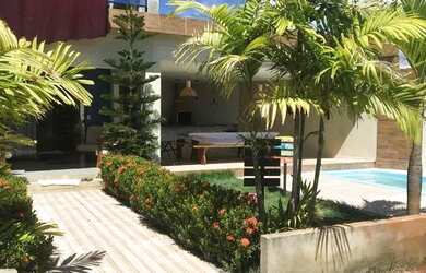 Imagem: A casa possui 3 Dormitórios, 2 Vagas na garagem e está localizado