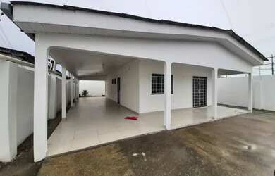 Imagem: A casa possui 3 Dormitórios, 2 Banheiros e está localizado