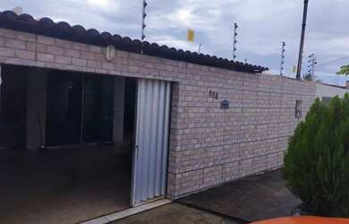 Imagem: A casa possui 3 Dormitórios, 3 Banheiros, 1 Vaga na garagem