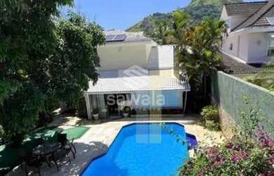 Imagem: A casa em condomínio possui 5 Dormitórios, 4 Banheiros, 3