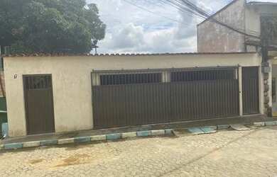 Imagem: A casa possui 3 Dormitórios, 3 Banheiros, 2 Vagas na garagem