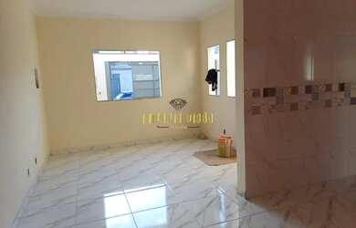 Imagem: A casa possui 3 Dormitórios, 2 Banheiros, 3 Vagas na garagem