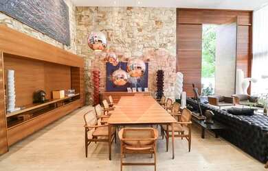 Imagem: A casa em condomínio possui 4 Dormitórios, 5 Banheiros, 4