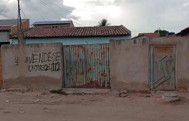 Imagem: A casa possui 2 Dormitórios, 1 Banheiro, 1 Vaga na garagem