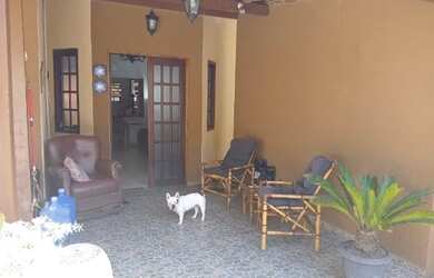 Imagem: A casa possui 2 Dormitórios, 3 Banheiros, 2 Vagas na garagem