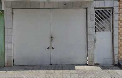 Imagem: A casa possui 3 Dormitórios, 2 Banheiros, 1 Vaga na garagem