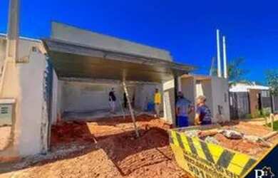 Imagem: A casa possui 2 Dormitórios, 4 Banheiros, 2 Vagas na garagem