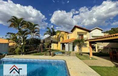 Imagem: A casa em condomínio possui 4 Dormitórios, 5 Banheiros, 5