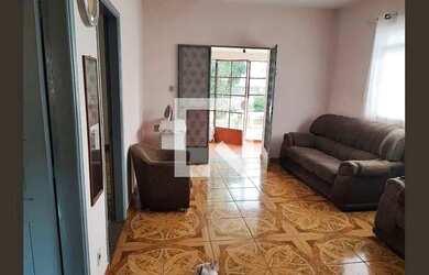 Imagem: A casa possui 4 Dormitórios, 1 Banheiro, 5 Vagas na garagem