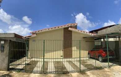 Imagem: A casa em condomínio possui 3 Dormitórios, 1 Banheiro, 1 Vaga