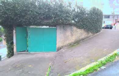 Imagem: A casa possui 5 Dormitórios, 2 Banheiros, 1 Vaga na garagem