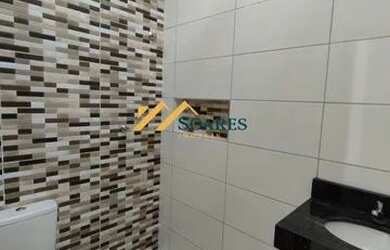 Imagem: A casa possui 2 Dormitórios, 1 Banheiro, 2 Vagas na garagem